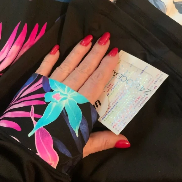 NEW 24 & Ocean swim top/rash guard, 50upf - Picture 9 of 9